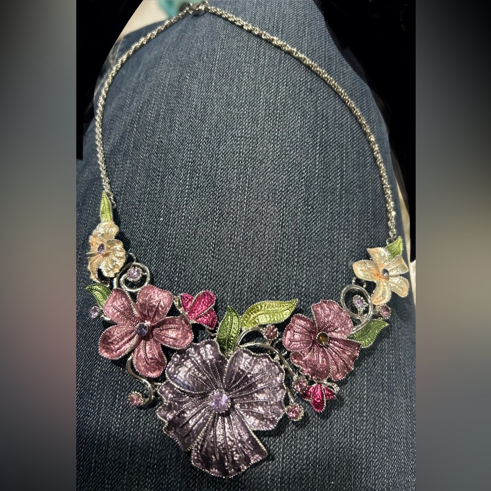 Simona Floral Statement Necklace~ Gorgeous!